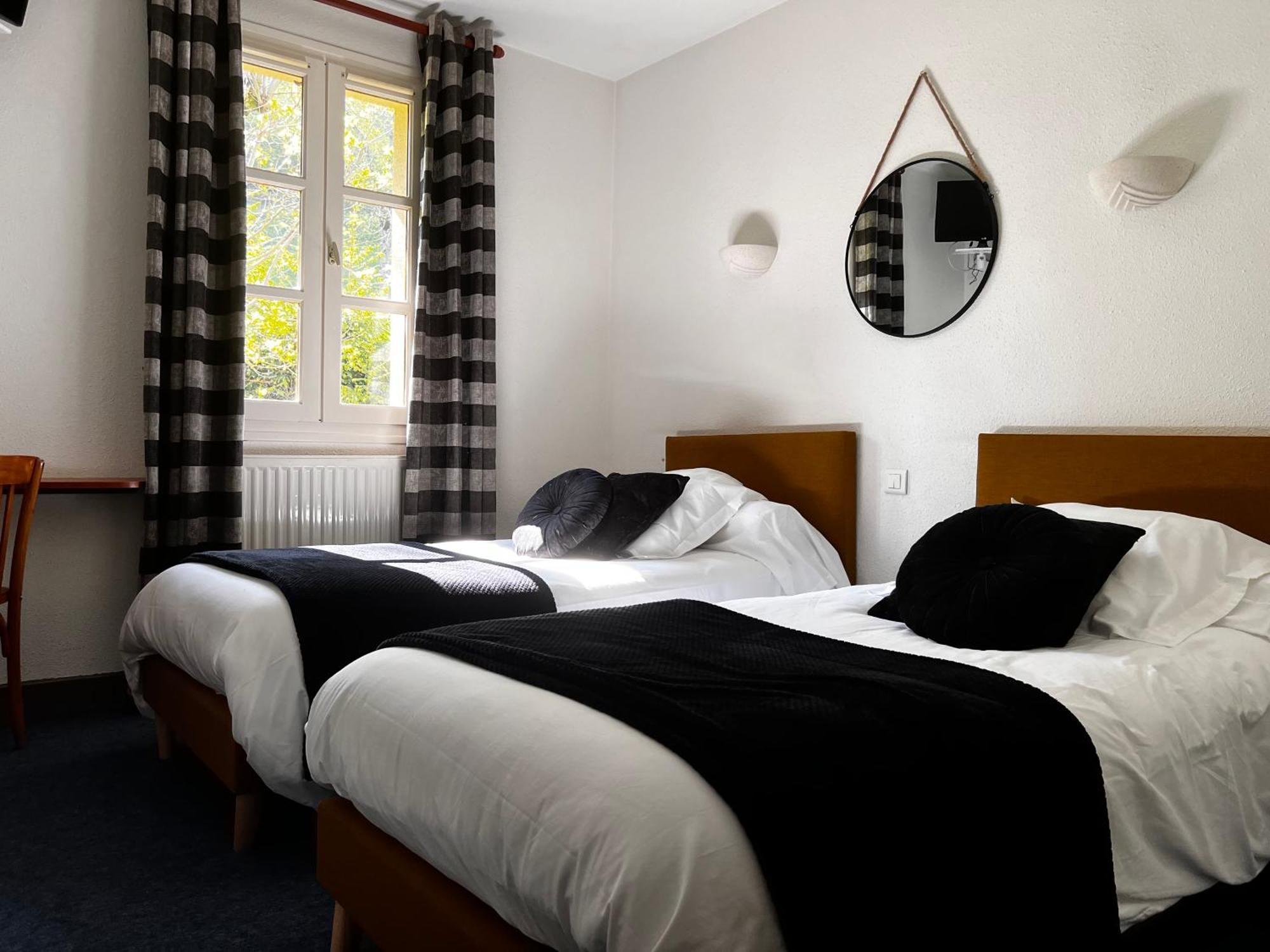 L'Escoundillou Hotell Saint-Jacques-des-Blats Eksteriør bilde